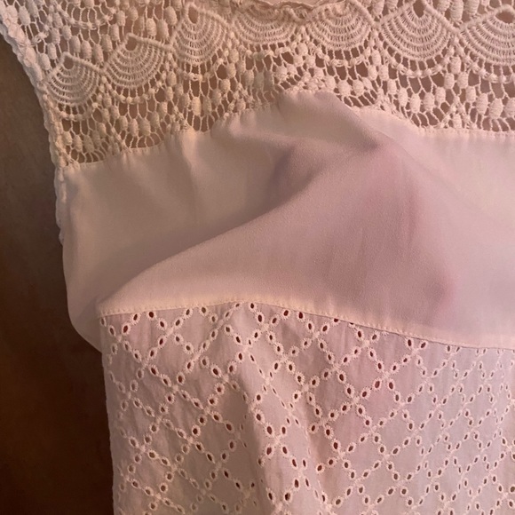 The Limited sleeveless lacy blouse size M - Picture 2 of 5